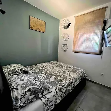 Au Coeur Du Lavandou - A 200m شقة لو لا فاندو