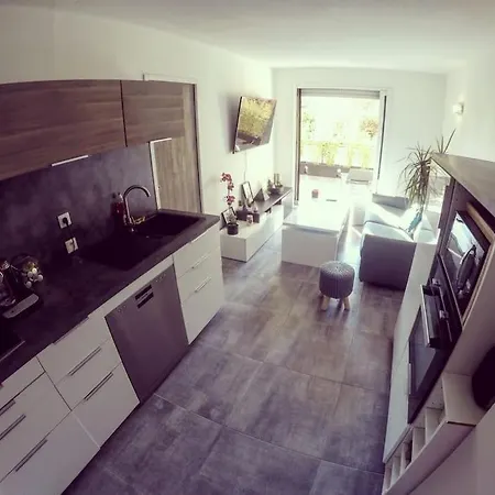 Au Coeur Du Lavandou - A 200m شقة *